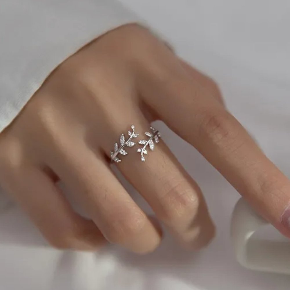 S925 Sterling Silver Cubic Zirconia Leaf Vine Adjustable Open Ring NEW - Picture 2 of 12